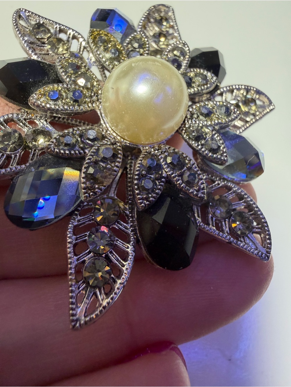 Vintage-Inspired Pearl & Black Crystal Flower Brooch - Picture 6 of 7